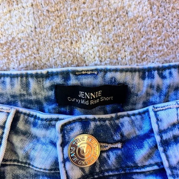 True Religion Jennie Curvy Mid Rise Short - Picture 5 of 5